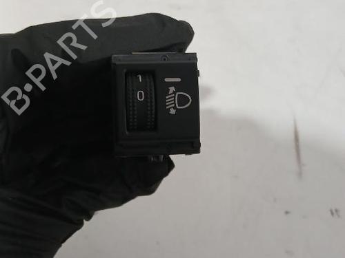 Used Headlight switch TOYOTA COROLLA Hatchback (_E21_, _EA1_, _EH1_) 1.8 VVTi Hybrid (ZWE219) (140 hp) 32461979