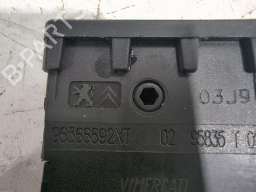 Headlight switch CITROËN C3 II (SC_) 1.4 HDi 70 (SC8HZC, SC8HR0, SC8HP4) | BP32463862I24 