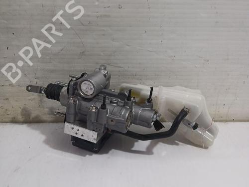 Brake master cylinder TOYOTA COROLLA Estate (_E21_) 1.8 Hybrid (ZWE211W) | BP31563006M77