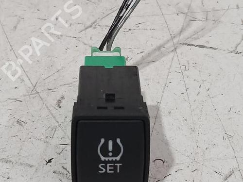 switch-nissan-juke-f15-2010-2011-2012-2013-2014-2015-2016-2017-2018-2019-32489171 main image