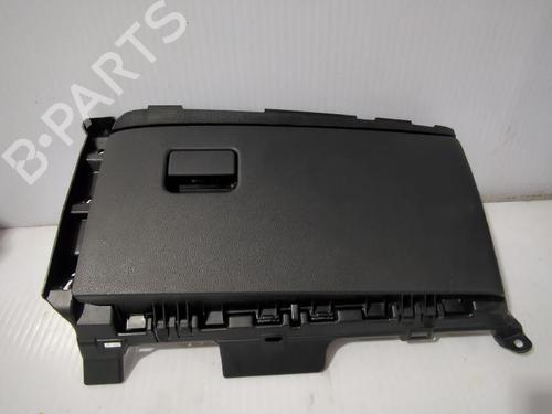 Used Glove box Glove box TOYOTA YARIS (_P21_, _PA1_, _PH1_) 1.5 Hybrid (MXPH11) (92 hp) 31567289 31567289