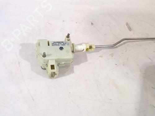 Used Fuel door actuator Fuel door actuator VW GOLF VI Variant (AJ5) 1.6 TDI (105 hp) 33747370 33747370