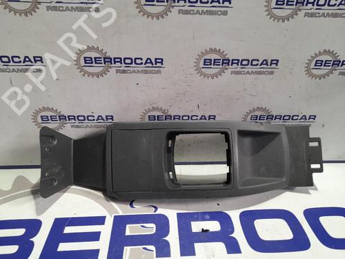 Console centrale VW POLO IV (9N_, 9A_) 1.2 (54 hp) 31570796