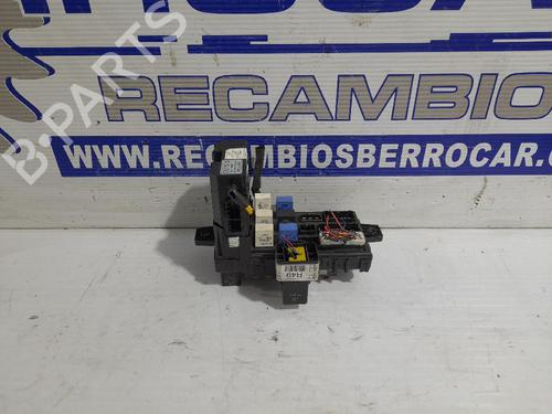 Used Fuse box HYUNDAI SANTA FÉ I (SM) 2.0 CRDi (113 hp) 31542172