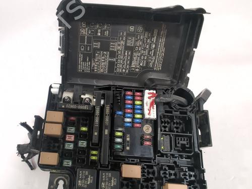 Used Fuse box Fuse box 38865122 38865122