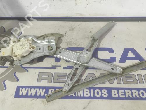 Rudehejsemekanisme Højre foran TOYOTA COROLLA Verso (ZER_, ZZE12_, R1_) 2.2 D-4D (AUR10_, AUR10R) (177 hp) 31677942