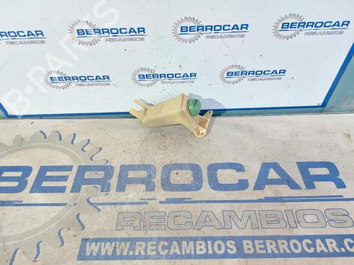 power-steering-reservoir-vw-passat-b5-3b2-1996-1997-1998-1999-2000-2001-31569957 main image