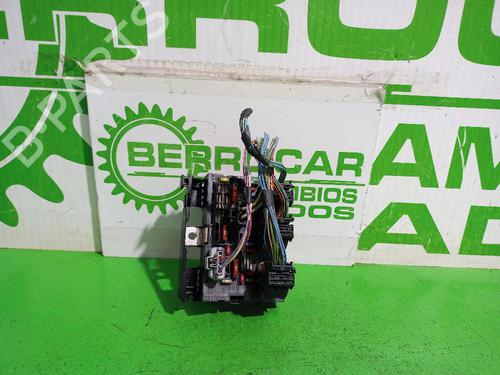 Used Fuse box Fuse box 31676739 31676739