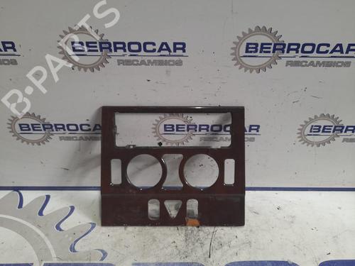 Used Middle console MERCEDES-BENZ E-CLASS (W210) E 300 D (210.020) (136 hp) 31569732