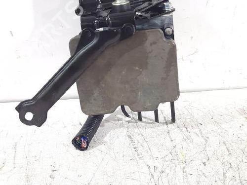 Used ABS pump TOYOTA YARIS (_P21_, _PA1_, _PH1_) 1.5 Hybrid (MXPH11) (92 hp) 31567080