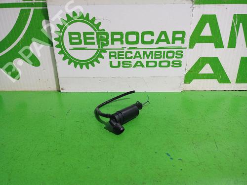 Used Washer pump LAND ROVER FREELANDER I Soft Top (L314) 2.0 TD4 4x4 (112 hp) 31552659