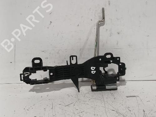 front-right-exterior-door-handle-toyota-yaris-_p13_-2010-2011-2012-2013-2014-2015-2016-2017-2018-2019-2020-33747091 main image