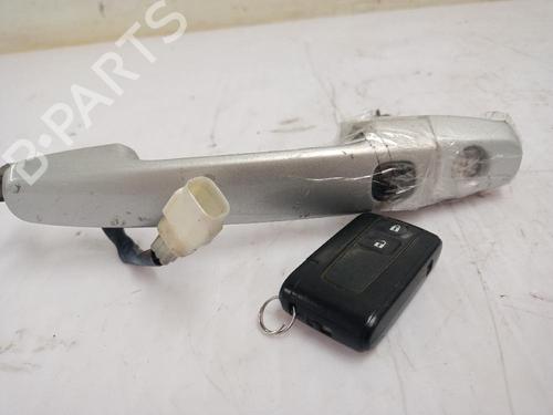 Used Front left exterior door handle Front left exterior door handle TOYOTA PRIUS Liftback (_W2_) 1.5 Hybrid (NHW20_, NHW20R) (112 hp) 31562095 31562095