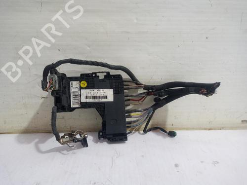Used Fuse box Fuse box 31560804 31560804