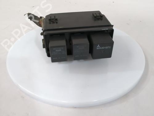 Used Fuse box Fuse box 38864320 38864320