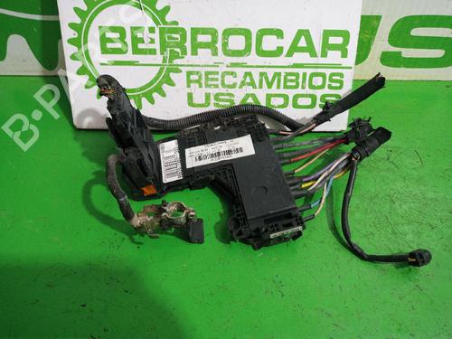Used Fuse box Fuse box 31549194 31549194
