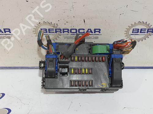 Used Fuse box Fuse box 38860530 38860530