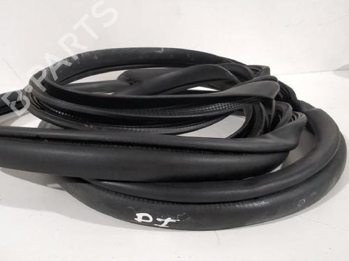 Used Rubber door seal TOYOTA COROLLA Estate (_E21_) 1.8 Hybrid (ZWE211W) (122 hp) 31563046