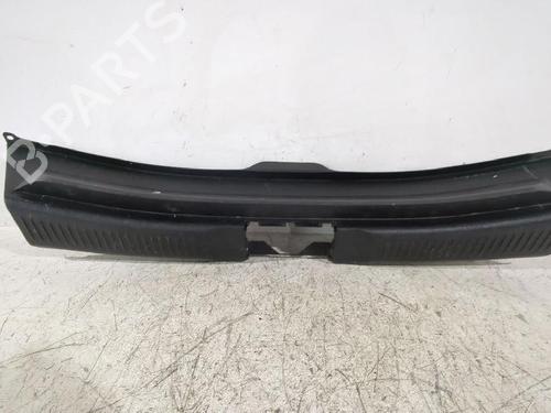 Used Tailgate trim Tailgate trim SUZUKI SX4 S-Cross (JY) 1.4 T AllGrip (AKK414) (140 hp) 32657807 32657807