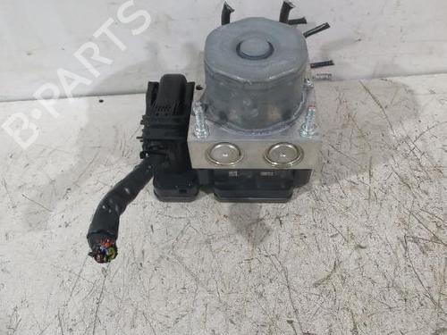 Used ABS pump ABS pump SUZUKI SX4 S-Cross (JY) 1.4 T AllGrip (AKK414) (140 hp) 31567798 31567798