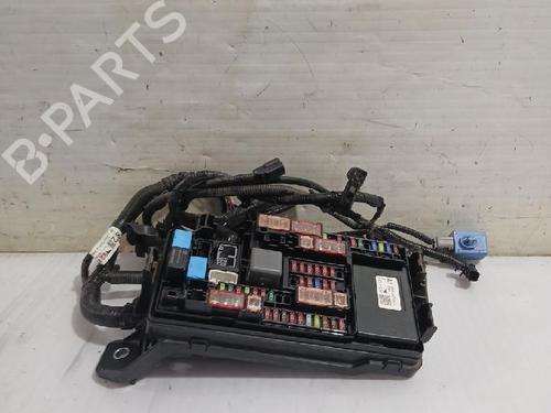 Used Fuse box TOYOTA COROLLA Estate (_E21_) 1.8 Hybrid (ZWE211W) (122 hp) 31562994