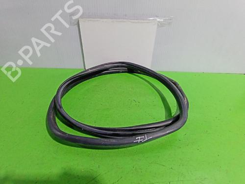 Gummiliste TOYOTA AURIS (_E18_) 1.8 Hybrid (ZWE186_, ZWE186R) (136 hp) 31554440