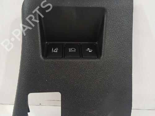 Used Switch TOYOTA YARIS (_P13_) 1.5 (NSP131_) (112 hp) 31562850