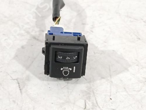 Used Headlight switch TOYOTA YARIS (_P21_, _PA1_, _PH1_) 1.5 Hybrid (MXPH11) (92 hp) 31567311