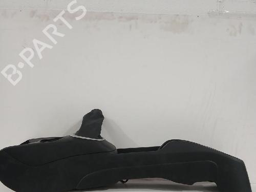 Console centrale TOYOTA YARIS (_P13_) 1.5 (NSP131_) (112 hp) 31562809