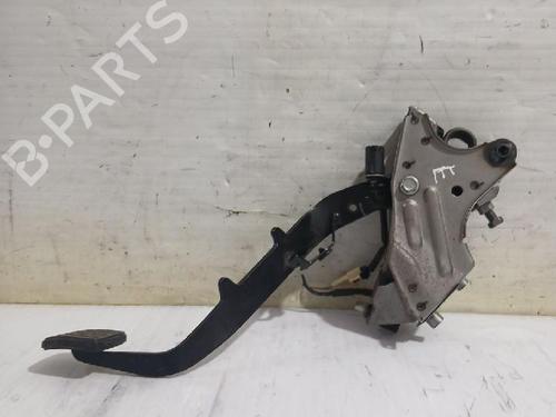 Used Clutch pedal Clutch pedal TOYOTA COROLLA Verso (ZER_, ZZE12_, R1_) 2.2 D-4D (AUR10_, AUR10R) (177 hp) 31563762 31563762