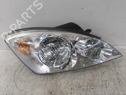 Used Right headlight KIA CEE'D Hatchback (ED) 1.6 CRDi 90 (90 hp) 31566398