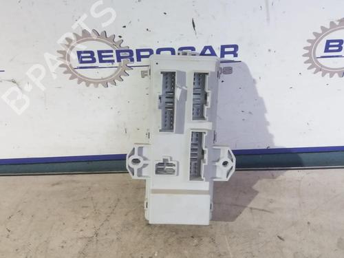 Used Fuse box KIA SORENTO I (JC) 2.5 CRDi (170 hp) 31569841