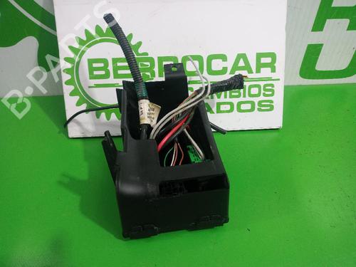 Used Fuse box Fuse box 31674461 31674461