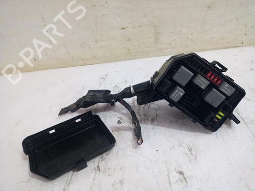 Used Fuse box TOYOTA YARIS (_P13_) 1.5 (NSP131_) (112 hp) 31562803