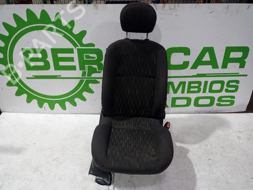 Used Right front seat FORD FOCUS I (DAW, DBW) 1.8 TDCi (100 hp) 31552218