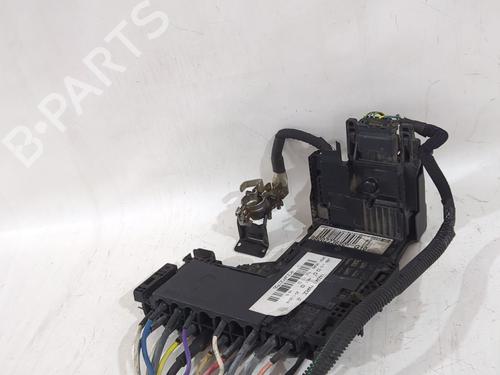 Used Fuse box Fuse box 39268201 39268201