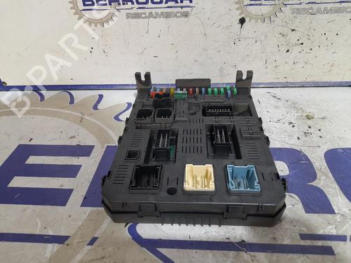 Used Fuse box Fuse box PEUGEOT 5008 (0U_, 0E_) 2.0 HDi 150 / BlueHDi 150 (150 hp) 31540506 31540506
