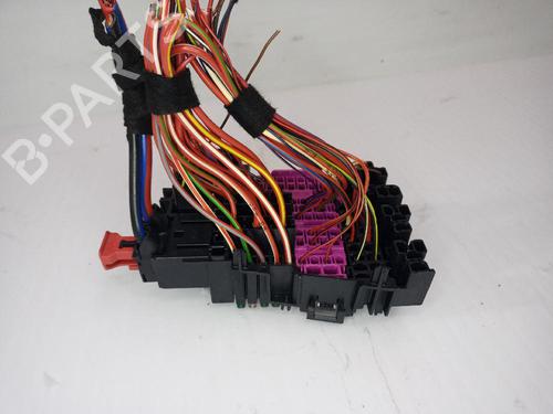 Fuse box SEAT ARONA (KJ7, KJP) 1.0 TSI | BP31556431E1