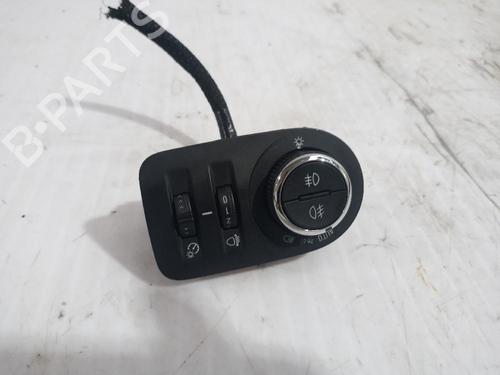Used Headlight switch OPEL CORSA F (P2JO) 1.2 (68) (101 hp) 31562726