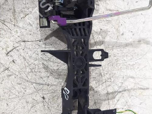 front-right-exterior-door-handle-toyota-yaris-_p21_-_pa1_-_ph1_-2020-31567044 main image