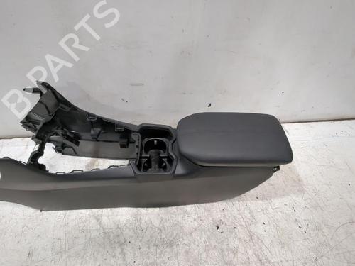 Console centrale TOYOTA RAV 4 V (_A5_, _H5_) 2.0 (MXAA52) (175 hp) 31563677