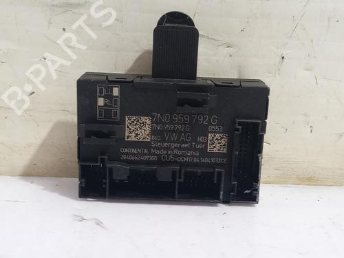 Used Electronic module SKODA YETI (5L) 1.2 TSI (105 hp) 31560597