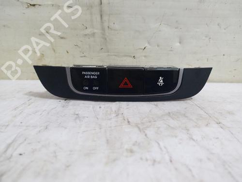 Used Warning switch HYUNDAI ix35 (LM, EL, ELH) 2.0 CRDi 4WD (136 hp) 31562503