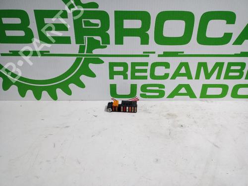 Used Fuse box Fuse box 31674143 31674143