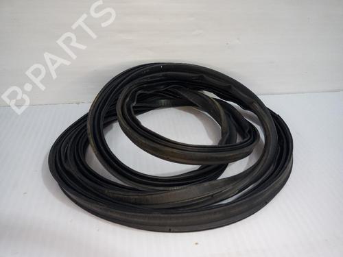 Gummiliste NISSAN QASHQAI II (J11, J11_) 1.2 DIG-T (115 hp) 31554694