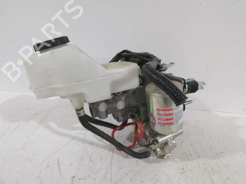 Used Brake master cylinder TOYOTA RAV 4 V (_A5_, _H5_) 2.0 (MXAA52) (175 hp) 31563658