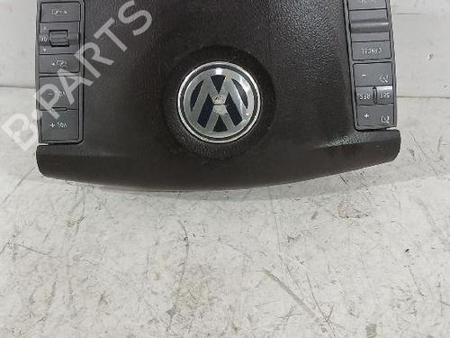 Used Driver airbag Driver airbag VW PHAETON (3D1, 3D2, 3D3, 3D4, 3D6, 3D7, 3D8, 3D9) 3.0 V6 TDI 4motion (240 hp) 31567421 31567421
