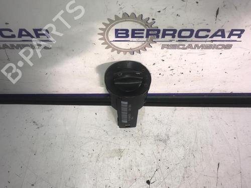 Used Headlight switch VW POLO IV (9N_, 9A_) 1.2 (54 hp) 31570263