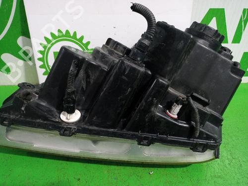 Right headlight KIA SORENTO I (JC) 2.5 CRDi 4WD | BP31547668C29 