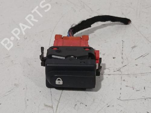 switch-renault-clio-ii-bb_-cb_-1998-1999-2000-2001-2002-2003-2004-2005-2006-2007-2008-2009-2010-2011-2012-2013-2014-2015-2016-32465149 main image